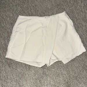 Lulu's Cream Women's Skorts